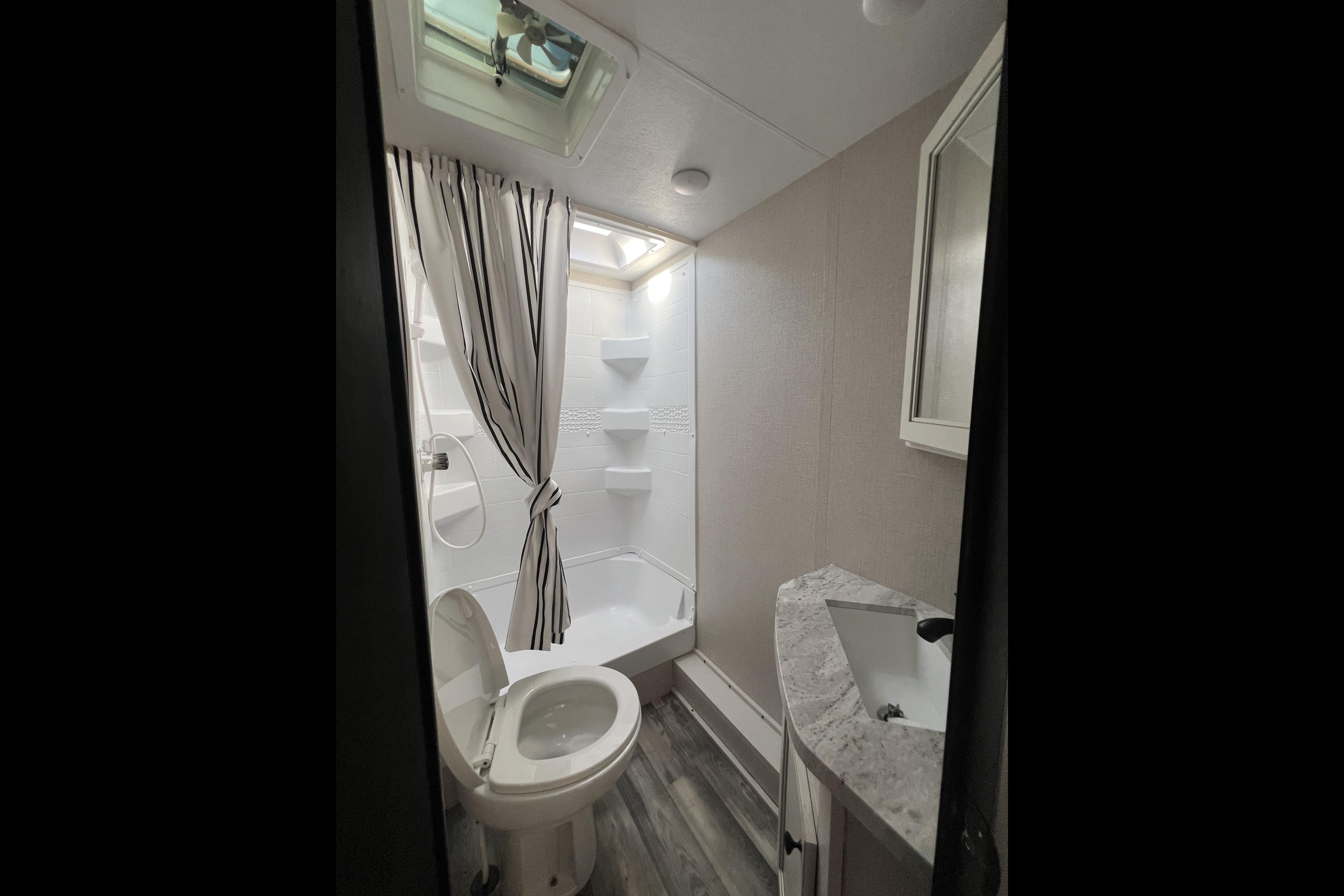 Oleg's Highland Ridge RV 19 MBH Travel Trailer
