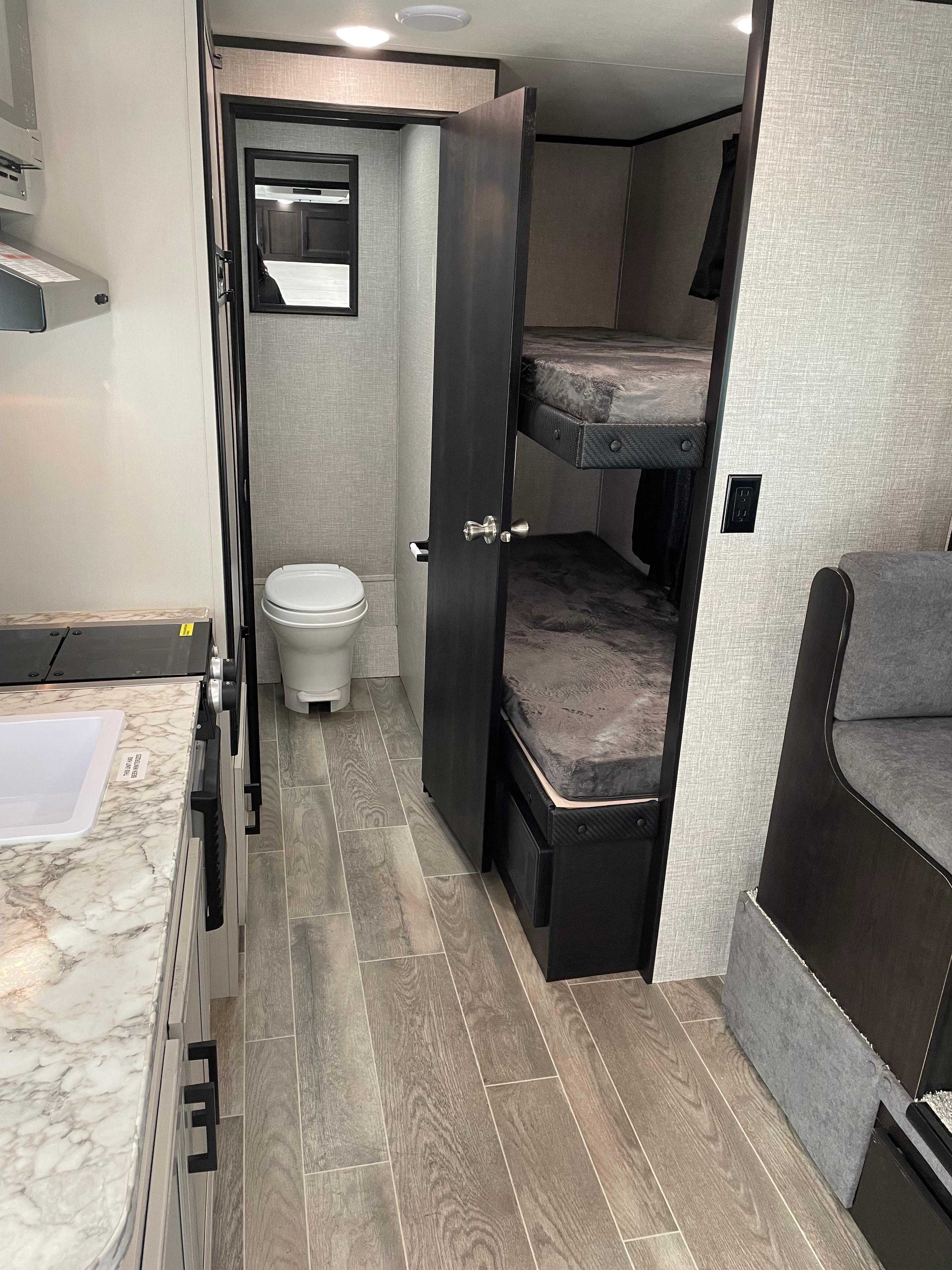 Rob and Samantha’s Jayco 184BS Travel Trailer
