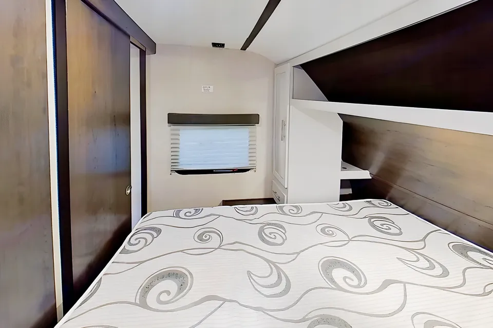 Coonhound Keystone Bullet 243BHS Travel Trailer