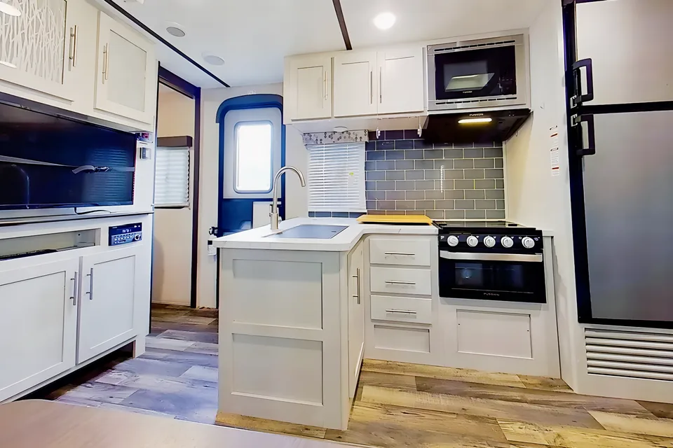Coonhound Keystone Bullet 243BHS Travel Trailer