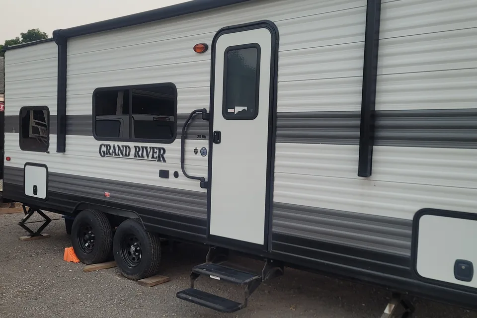 tim's Grand River 25bh Travel Trailer
