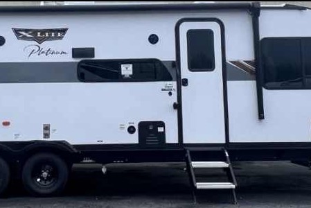 Platinum Forest River Wildwood X-Lite 273QBXLX Travel Trailer