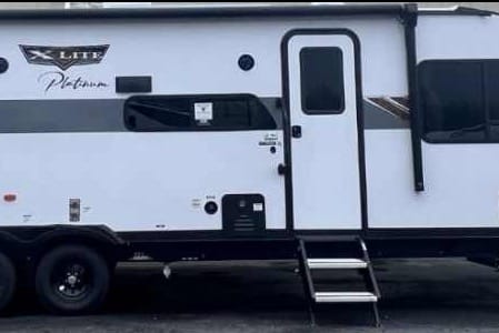 Platinum Forest River Wildwood X-Lite 273QBXLX Travel Trailer