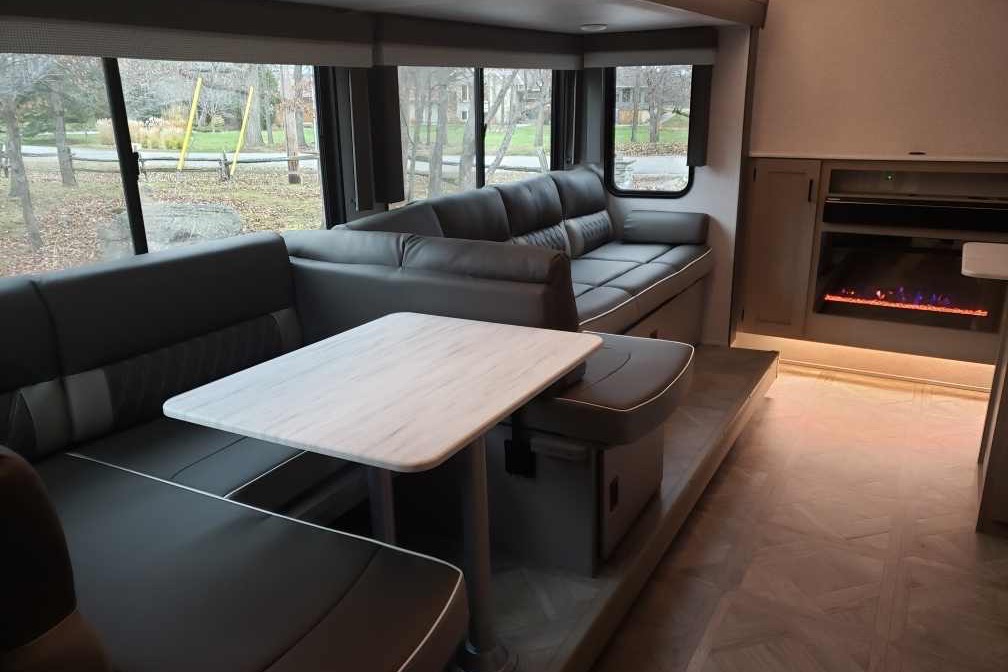 Platinum Forest River Wildwood X-Lite 273QBXLX Travel Trailer