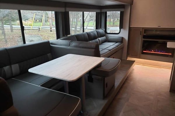 Platinum Forest River Wildwood X-Lite 273QBXLX Travel Trailer