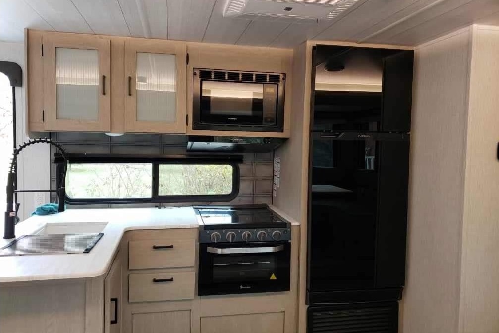Platinum Forest River Wildwood X-Lite 273QBXLX Travel Trailer