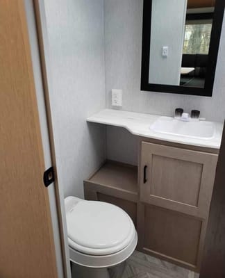 Platinum Forest River Wildwood X-Lite 273QBXLX Travel Trailer