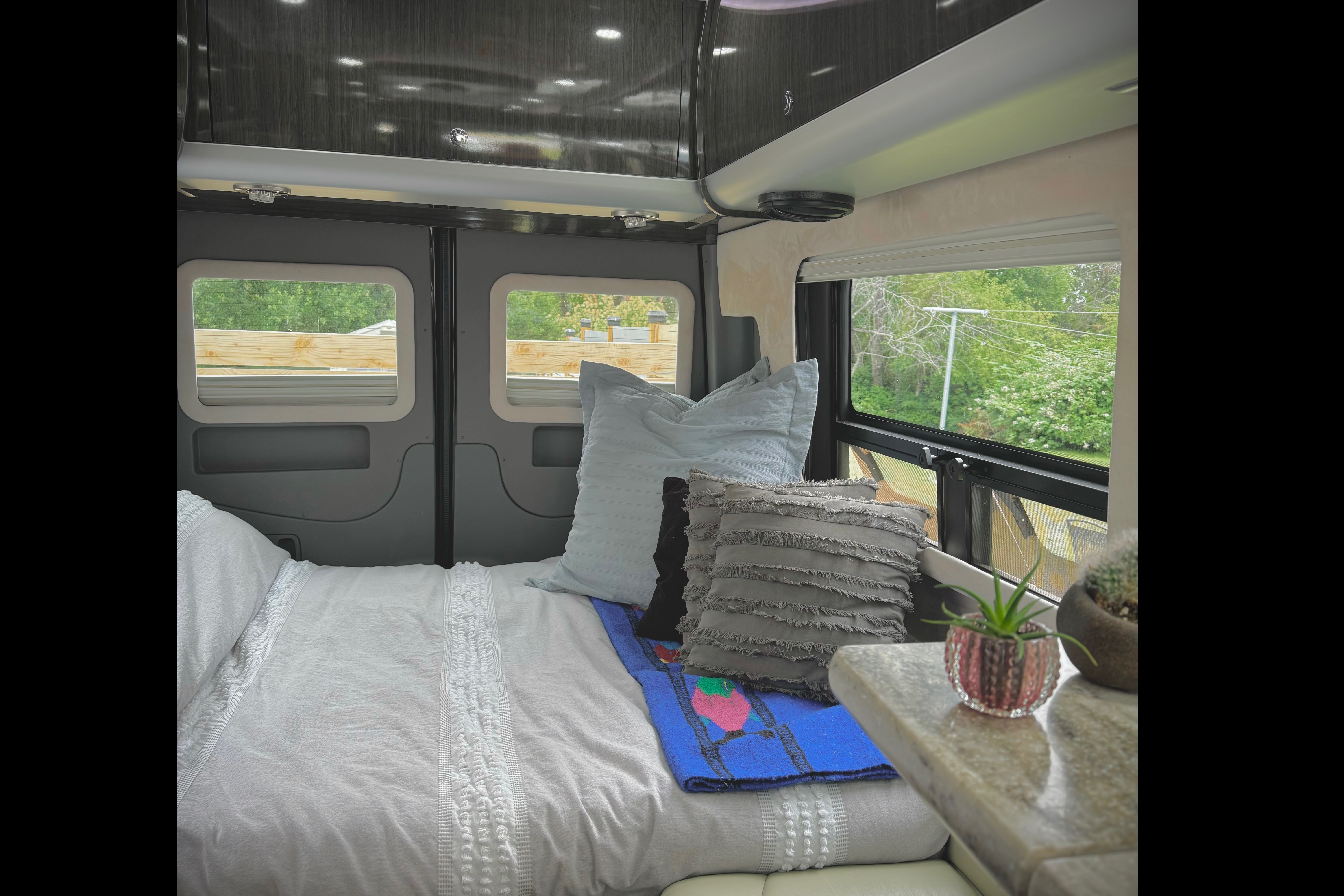 Ric Flairstream - Fully Camperized Mercedes Sprinter