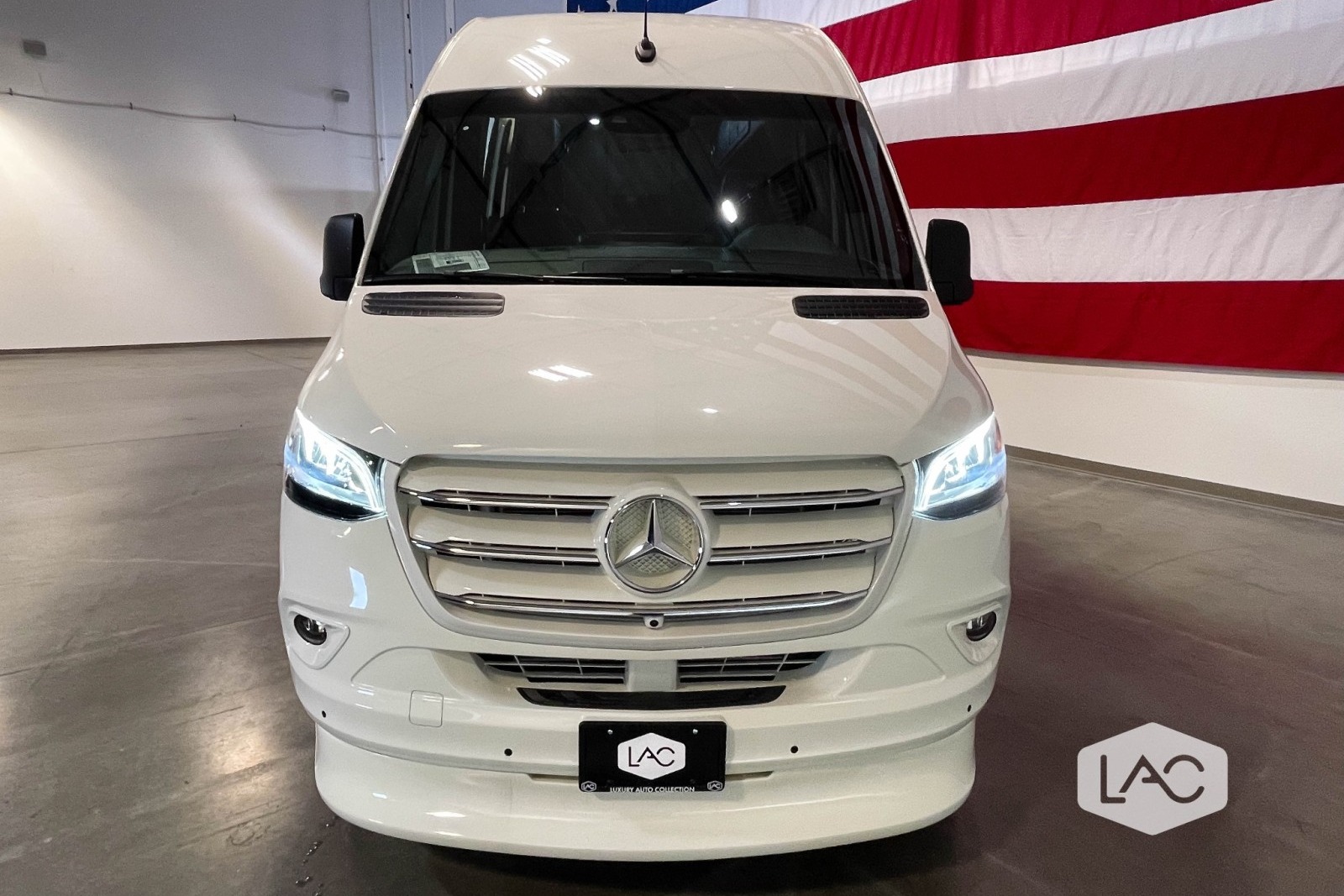 NEW! 2024 Mercedes Benz Luxe Cruiser w/ Bathroom!