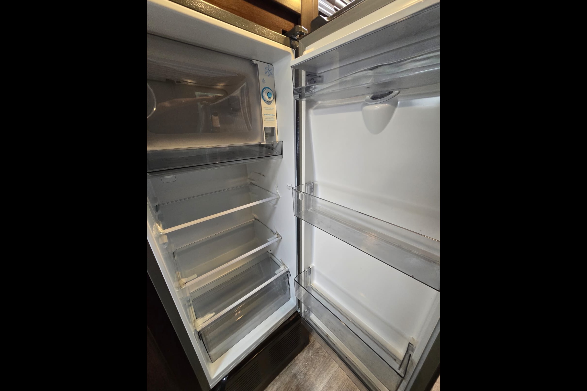Family RV Class C Perfect Size, equiped with Cooking, Sleeping and Camping supplies.