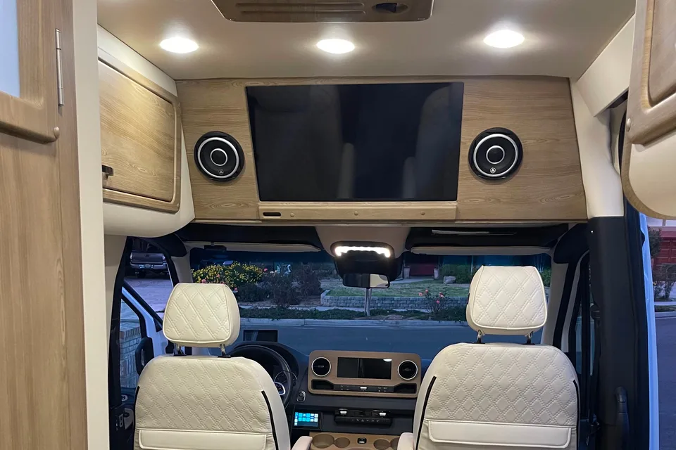 Native Adventures 2022 Luxury Sprinter