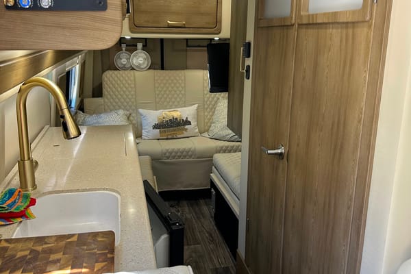 Native Adventures 2022 Luxury Sprinter