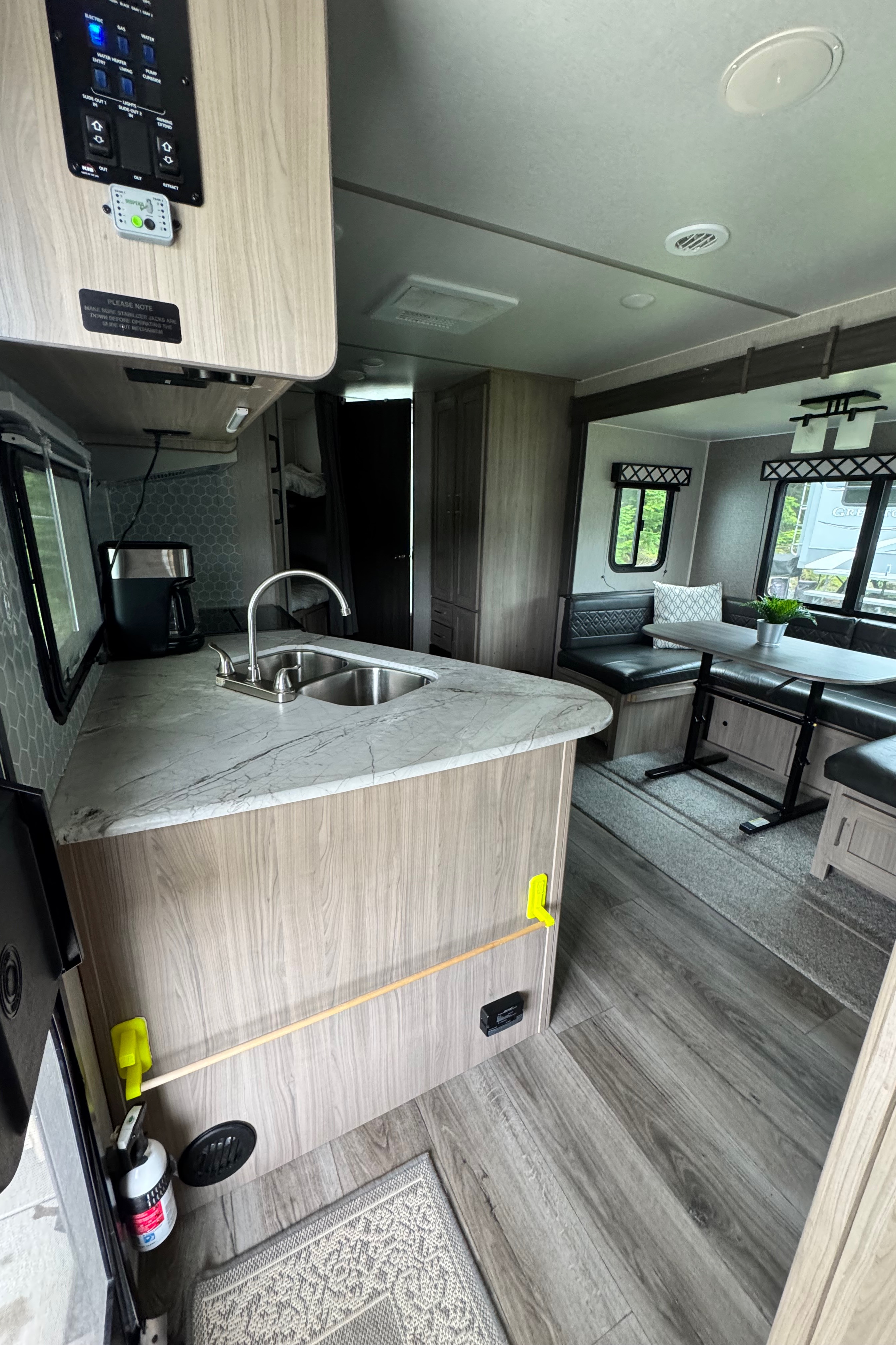 Coachmen Freedom Express 257 BHS - La famille Imbeault