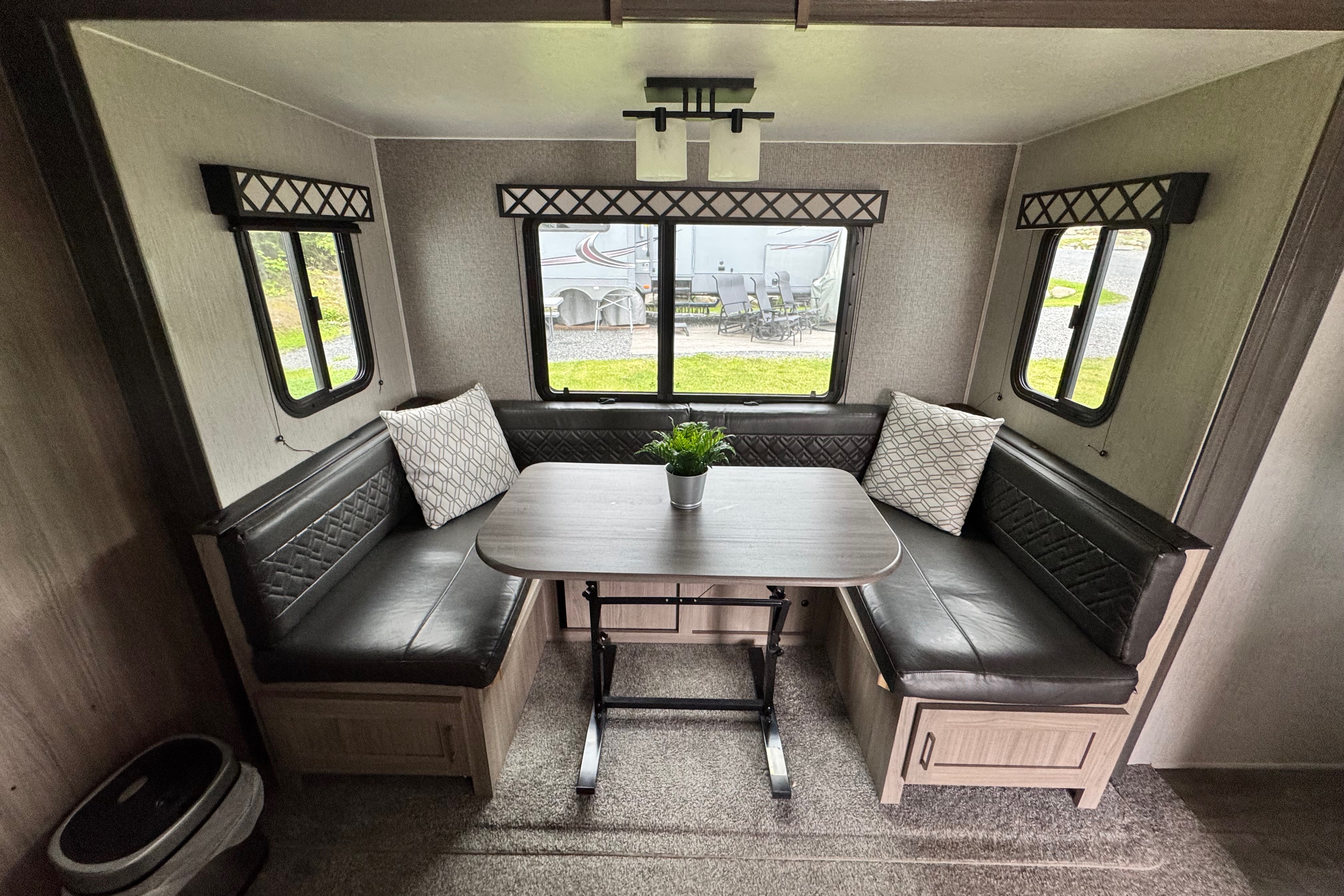 Coachmen Freedom Express 257 BHS - La famille Imbeault