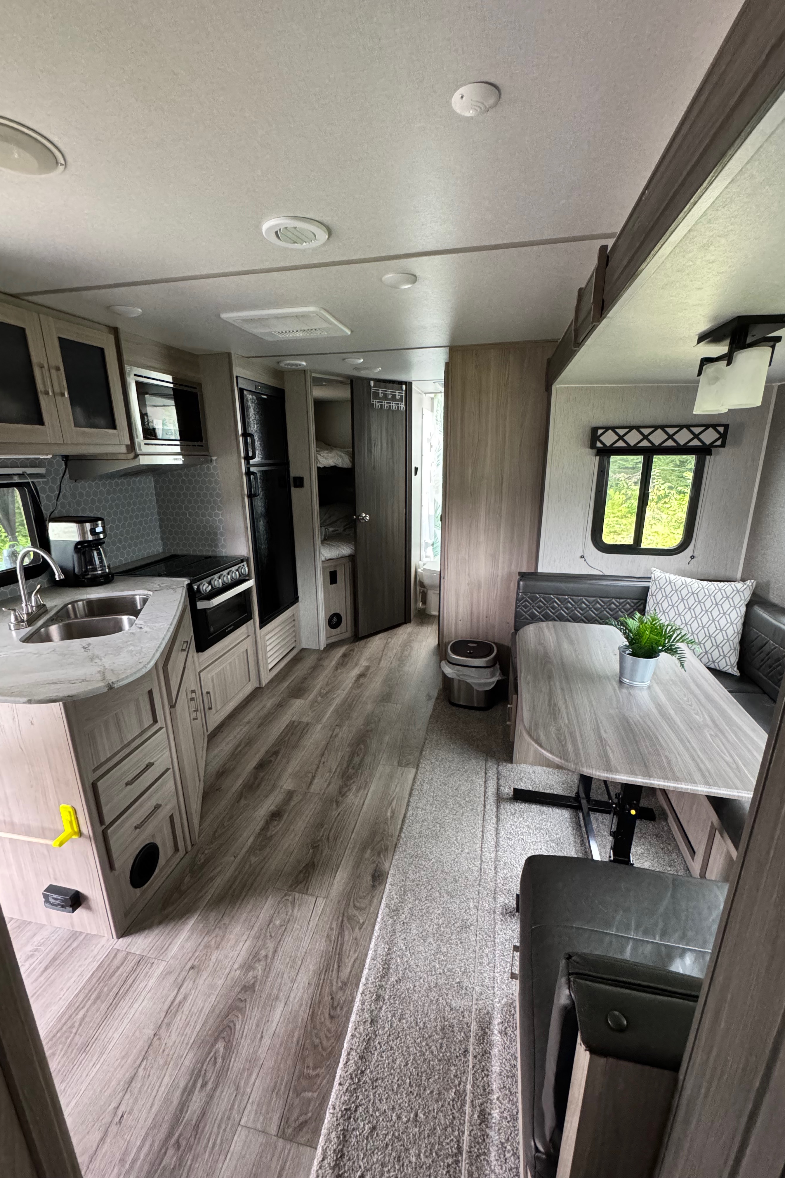 Coachmen Freedom Express 257 BHS - La famille Imbeault