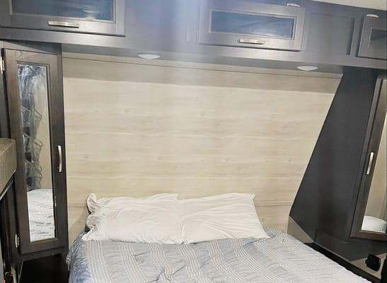 Jayco Travel Trailer 2/t bunk room and outdoor kitchen!