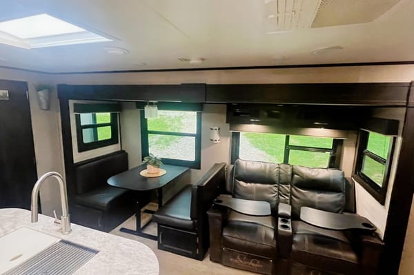 Jayco Travel Trailer 2/t bunk room and outdoor kitchen!