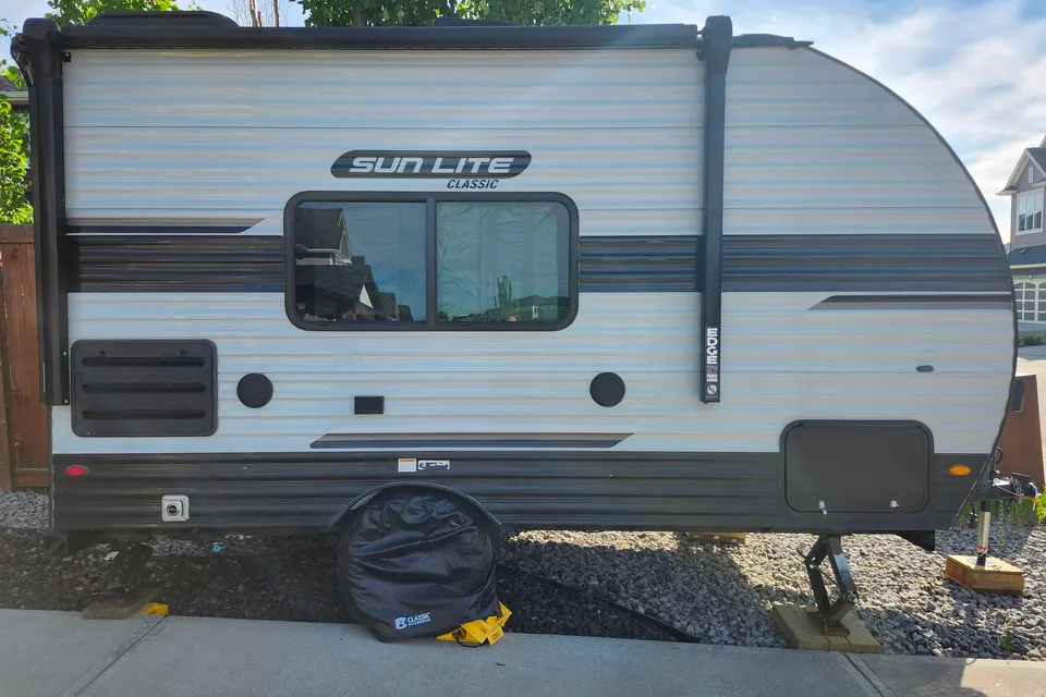 Jackie's Sunset Park RV Sunlite16Bh Travel Trailer