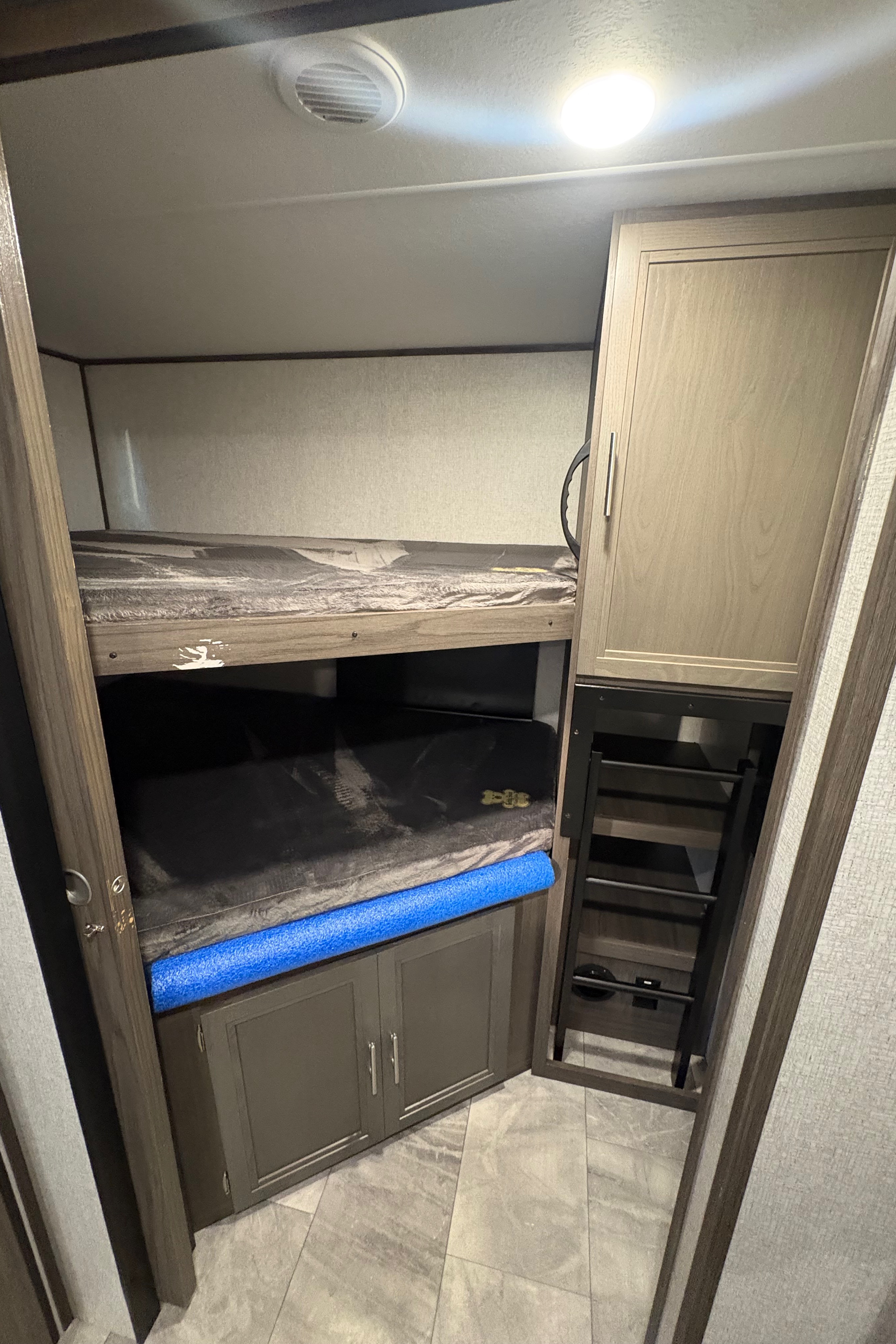 Bigfoot Adventures 33 foot Kodiak Ultra-Lite 296BHSL Travel Trailer