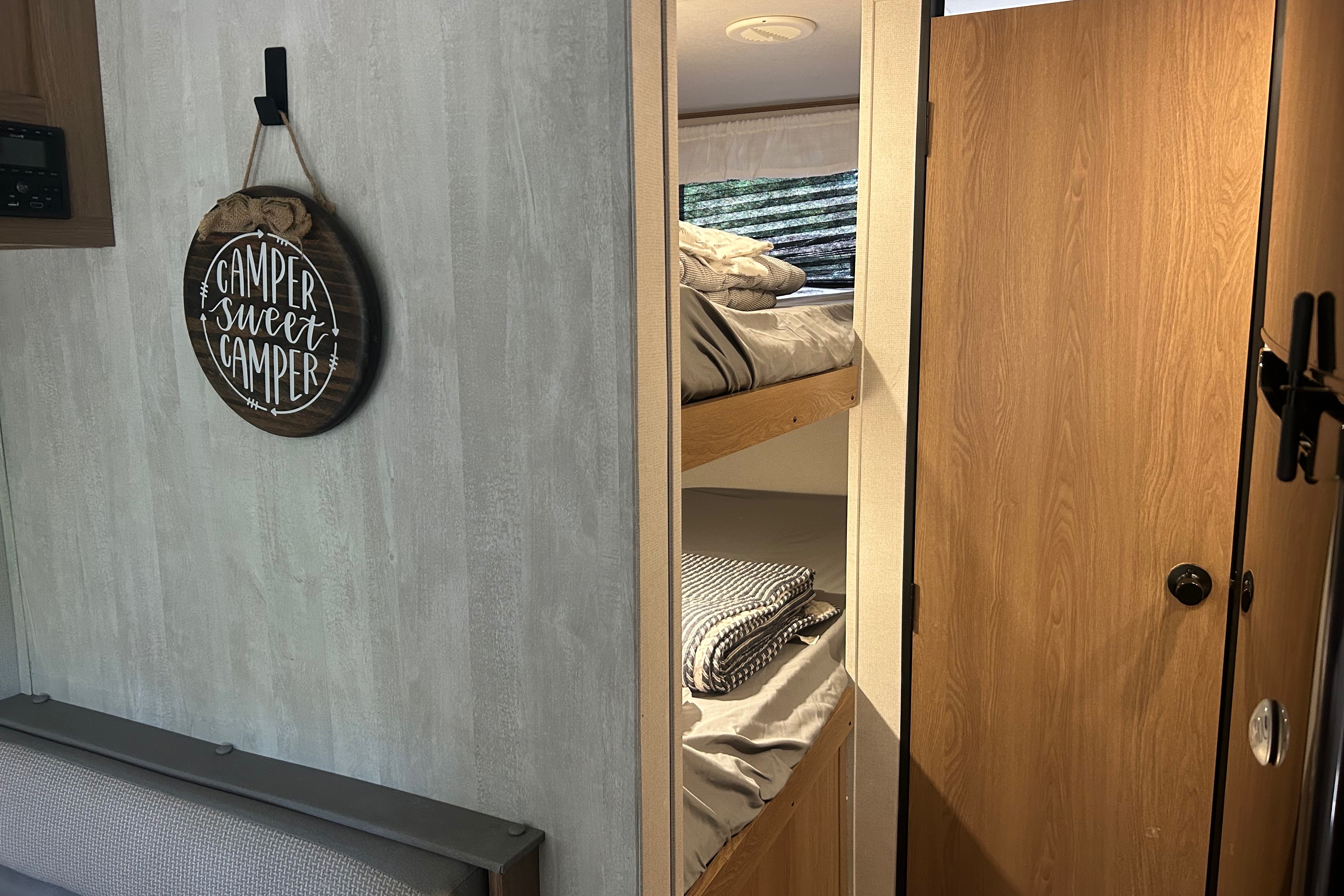 Julie's Prime Time Avenger 26bk Travel Trailer