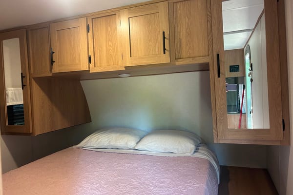 Julie's Prime Time Avenger 26bk Travel Trailer