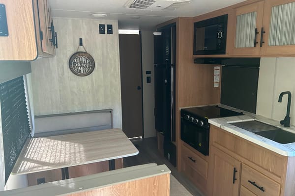 Julie's Prime Time Avenger 26bk Travel Trailer