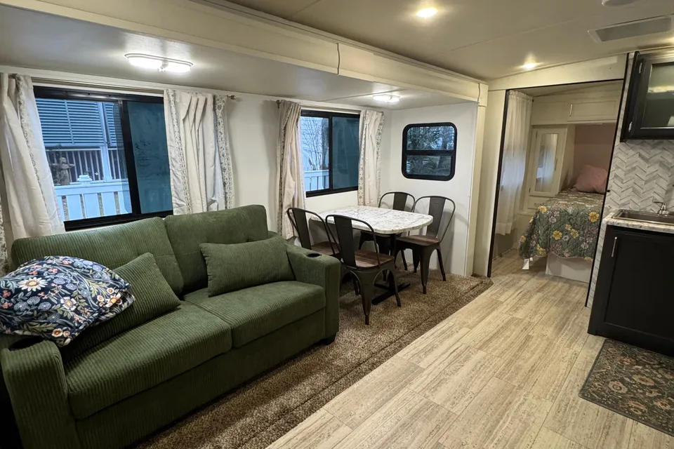 Adventure Awaits 2017 Grand Design Imagine 2800bh