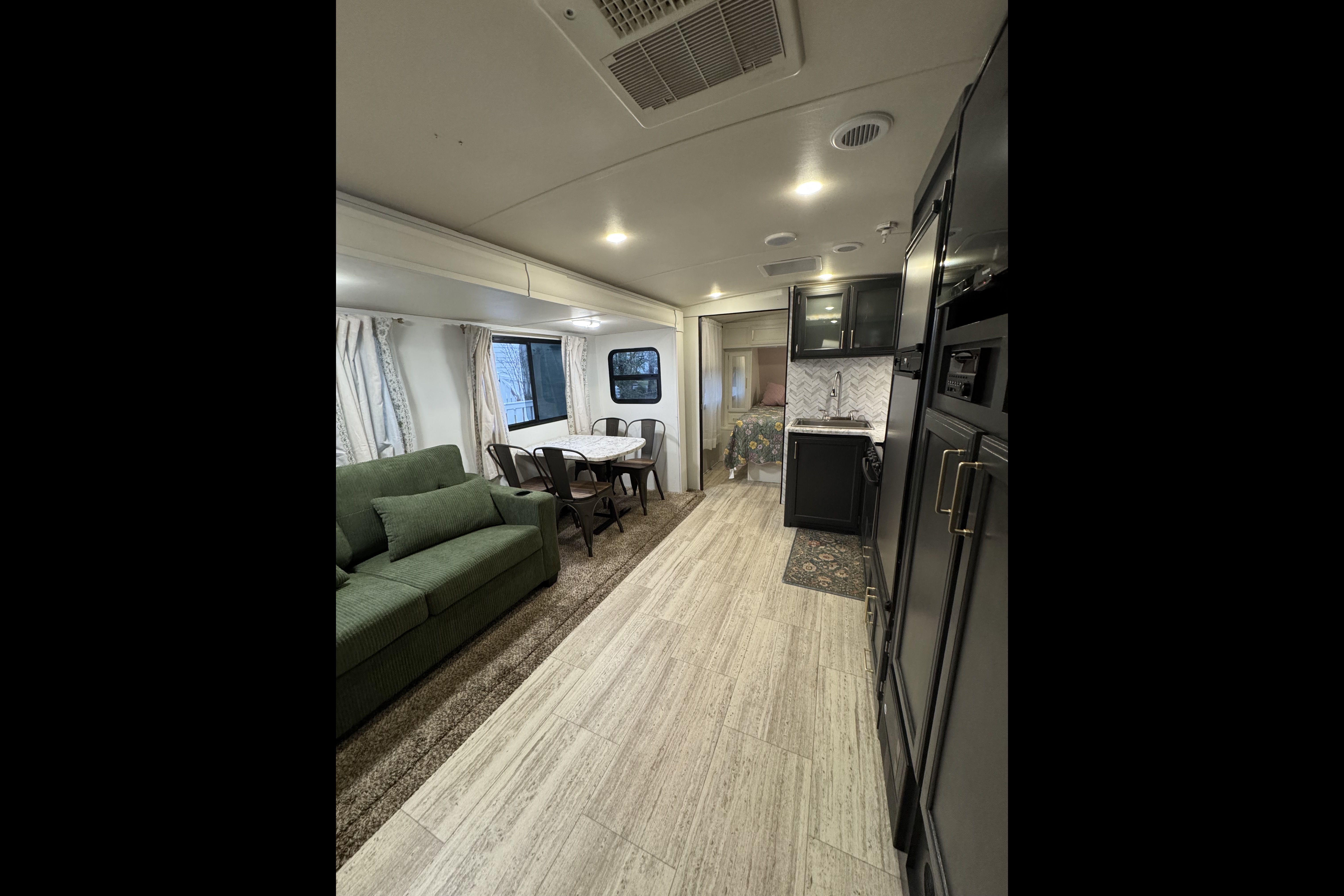 Adventure Awaits 2017 Grand Design Imagine 2800bh