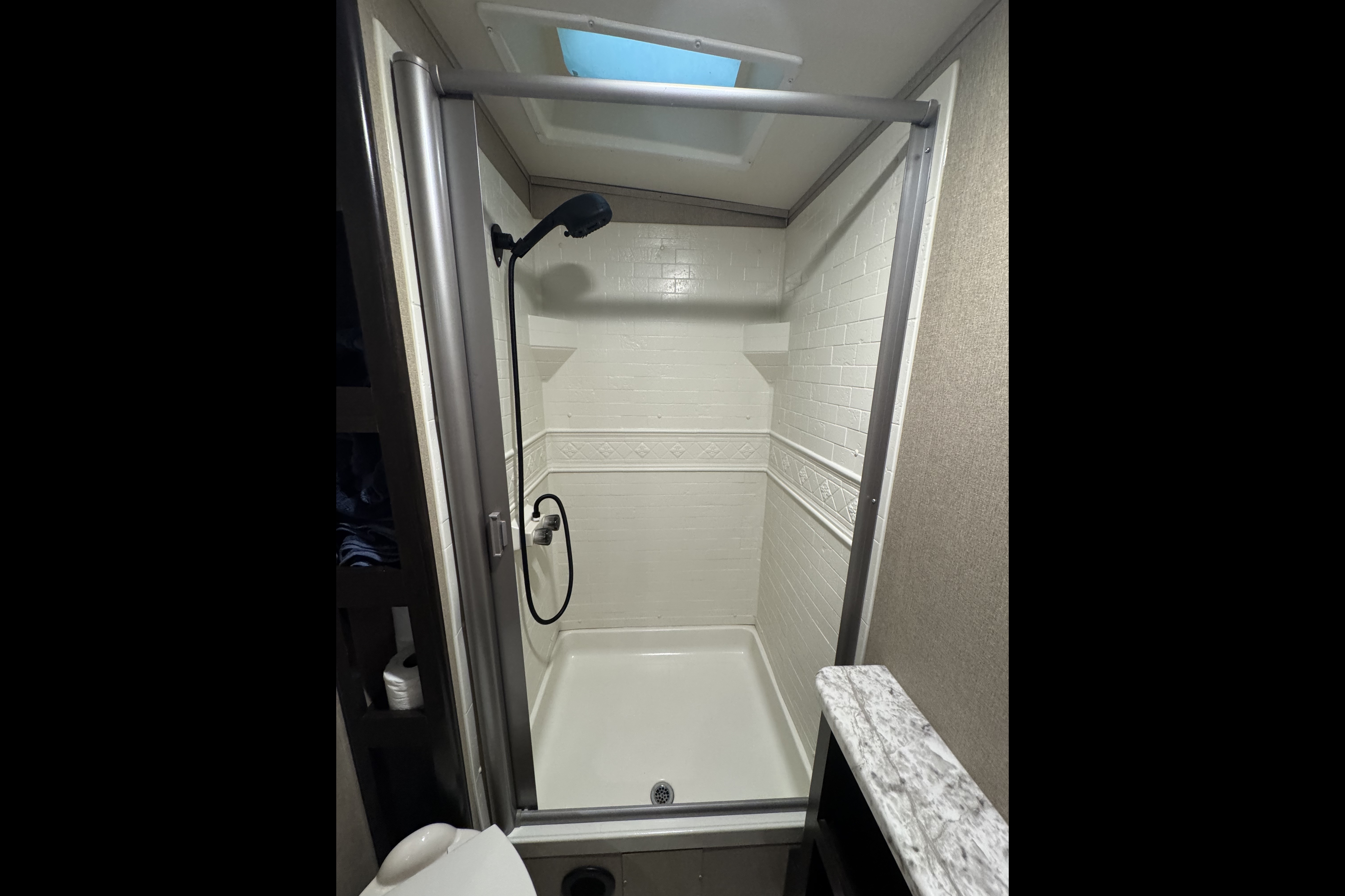 Adventure Awaits 2017 Grand Design Imagine 2800bh