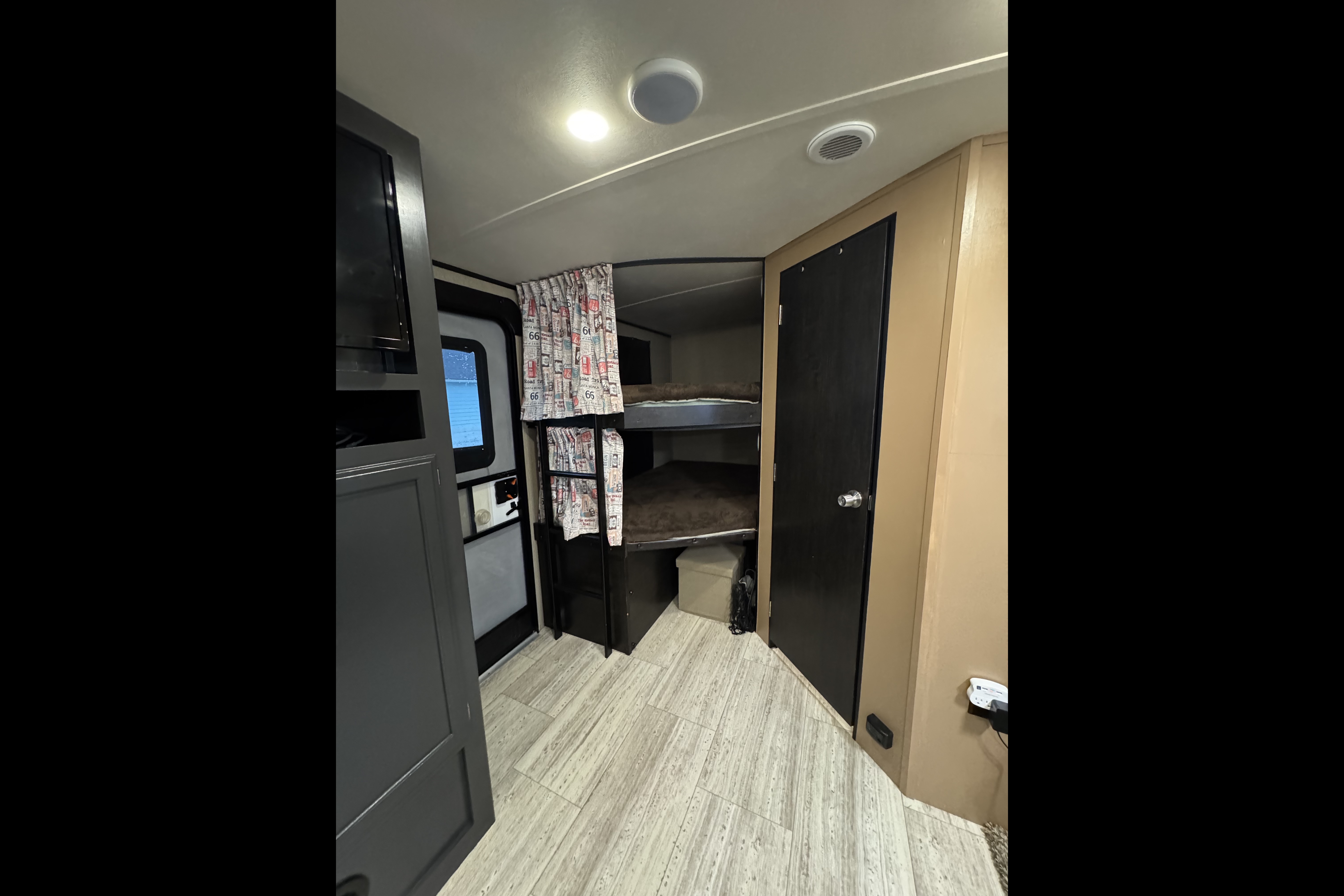 Adventure Awaits 2017 Grand Design Imagine 2800bh