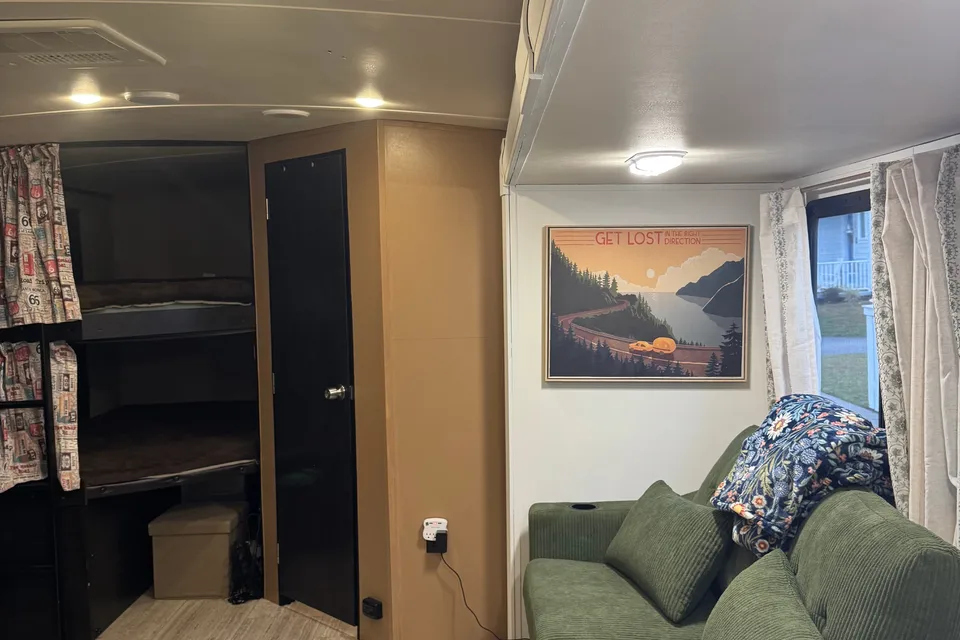 Adventure Awaits 2017 Grand Design Imagine 2800bh