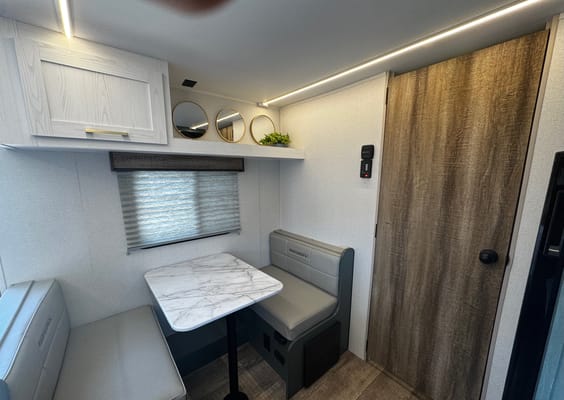 Couples Glamping Coach! (Free Napa or Sonoma Pick up)
