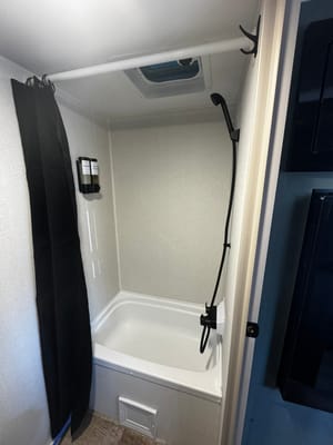 Couples Glamping Coach! (Free Napa or Sonoma Pick up)
