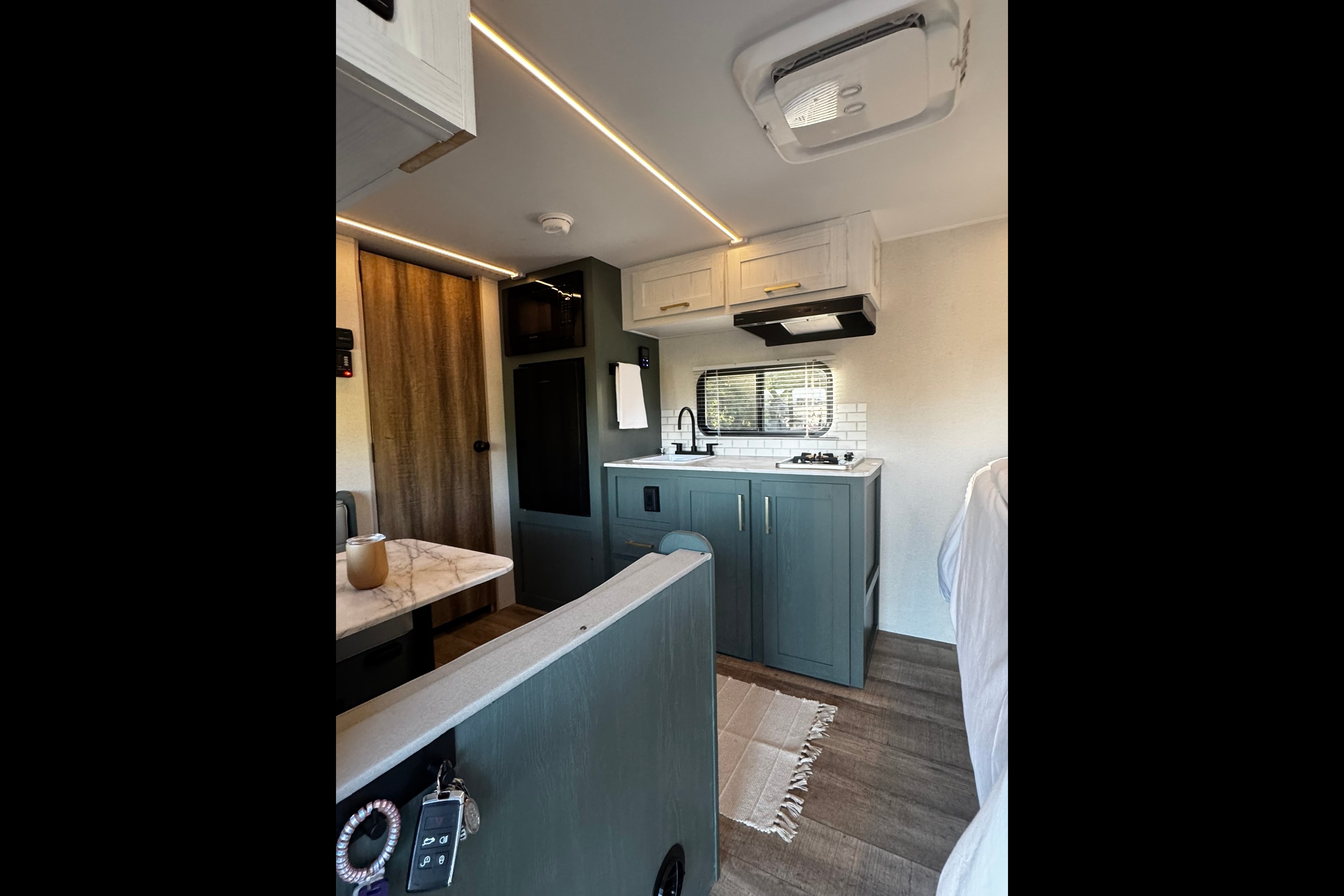 Couples Glamping Coach! (Free Napa or Sonoma Pick up)