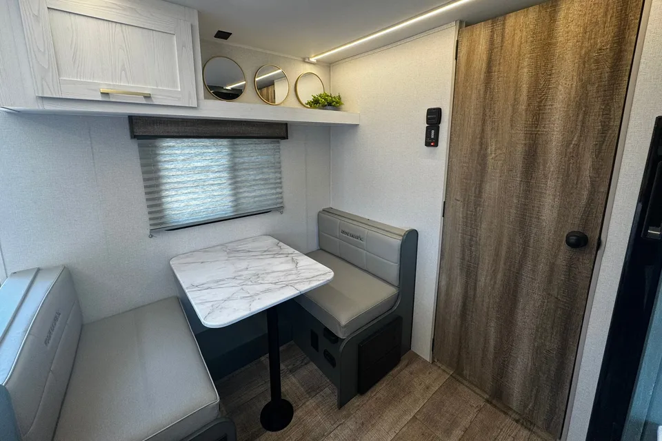 Couples Glamping Coach! (Free Napa or Sonoma Pick up)