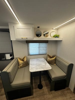 Couples Glamping Coach! (Free Napa or Sonoma Pick up)