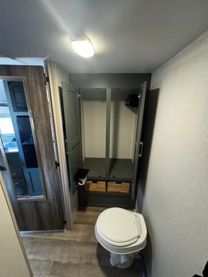 Couples Glamping Coach! (Free Napa or Sonoma Pick up)