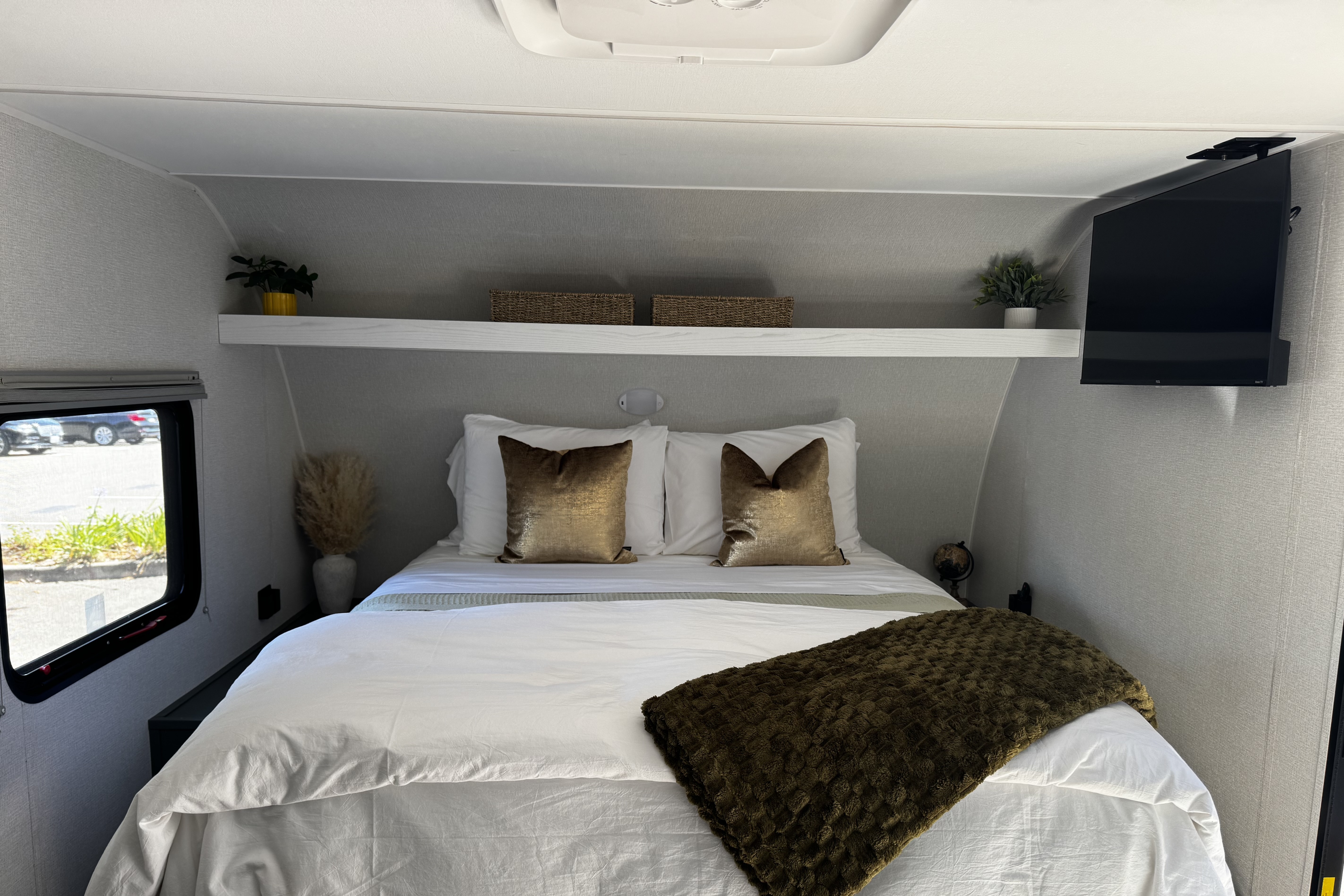 Couples Glamping Coach! (Free Napa or Sonoma Pick up)