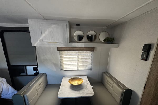 Couples Glamping Coach! (Free Napa or Sonoma Pick up)