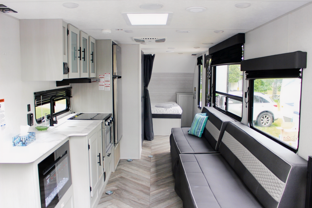 Toyhauler in Toronto!! Do you like dirtbikes? you want to go to the track for the weekend, take my trailer and enjoy!! 
