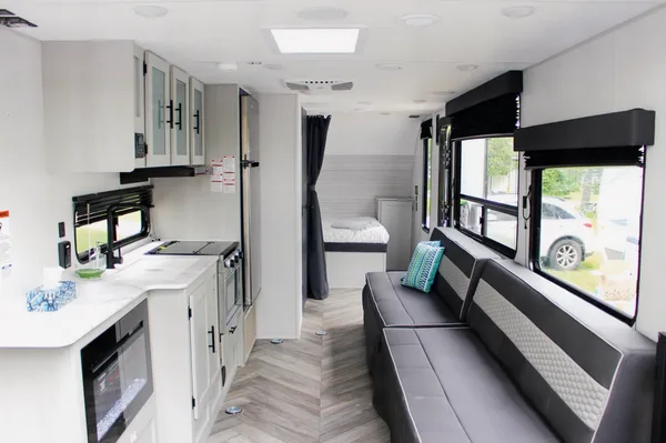 Toyhauler in Toronto!! Do you like dirtbikes? you want to go to the track for the weekend, take my trailer and enjoy!!