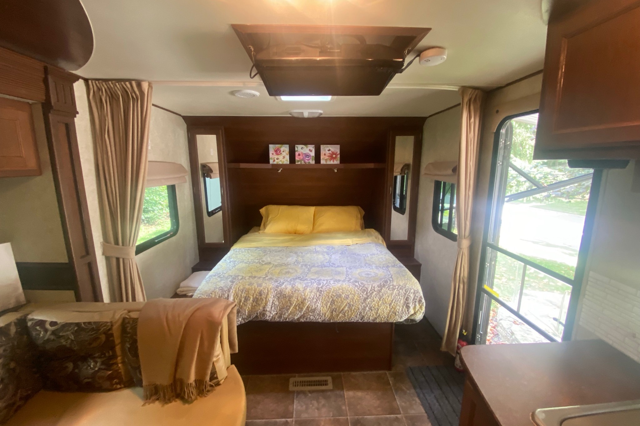 Dwayne's Crossroads Slingshot Travel Trailer
