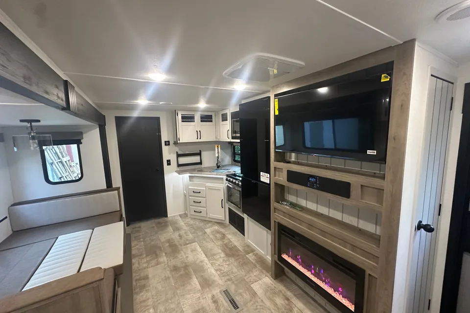 Tyler's Palomino Puma 31QBBH Travel Trailer