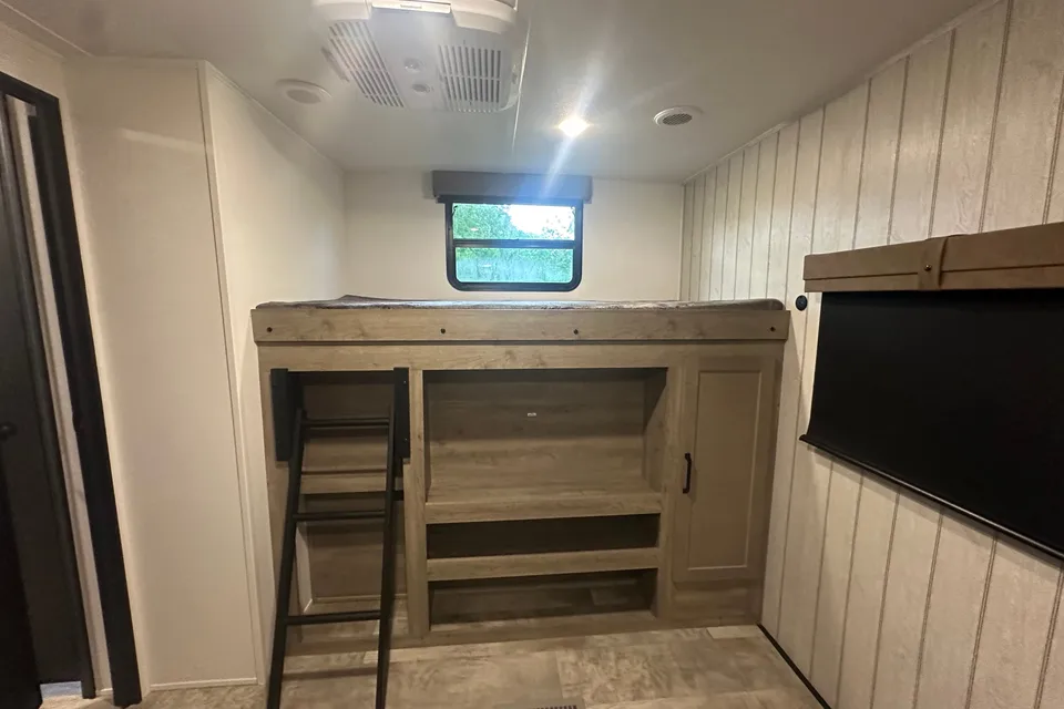 Tyler's Palomino Puma 31QBBH Travel Trailer
