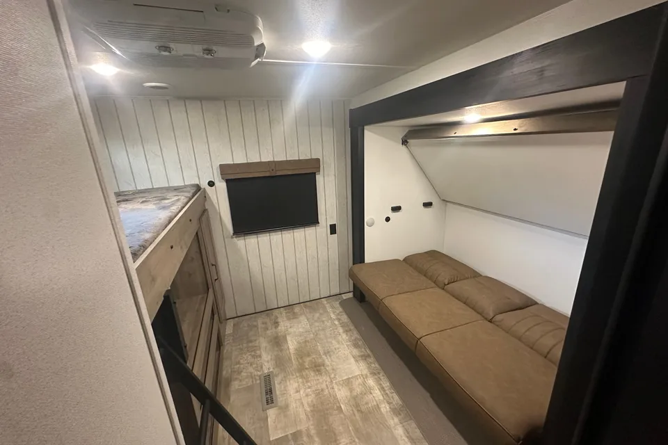Tyler's Palomino Puma 31QBBH Travel Trailer