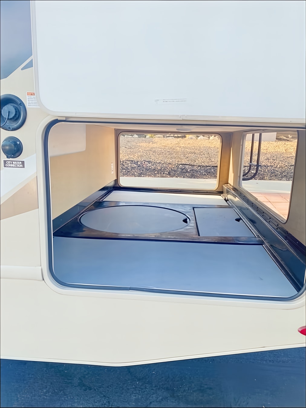 BEATRIX KIDDO - DOG FRIENDLY + 100 FREE MILES PER DAY!