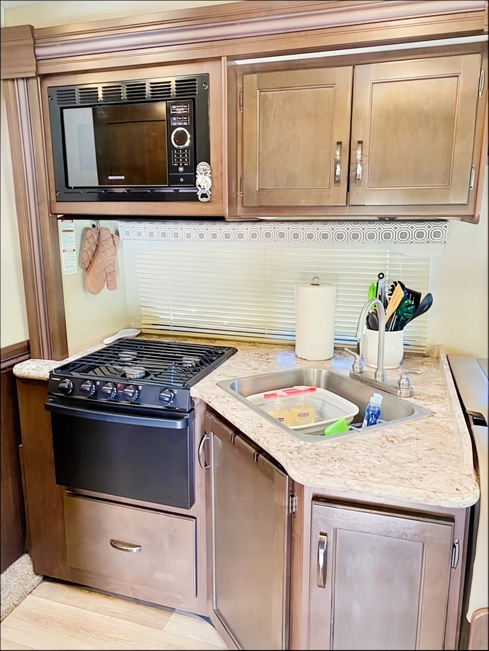 BEATRIX KIDDO - DOG FRIENDLY + 100 FREE MILES PER DAY!