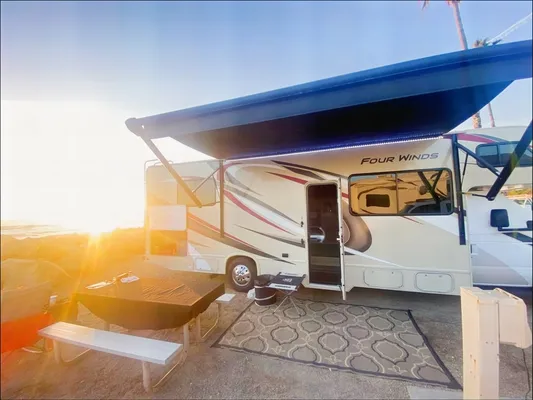 BEATRIX KIDDO - DOG FRIENDLY + 100 FREE MILES PER DAY!