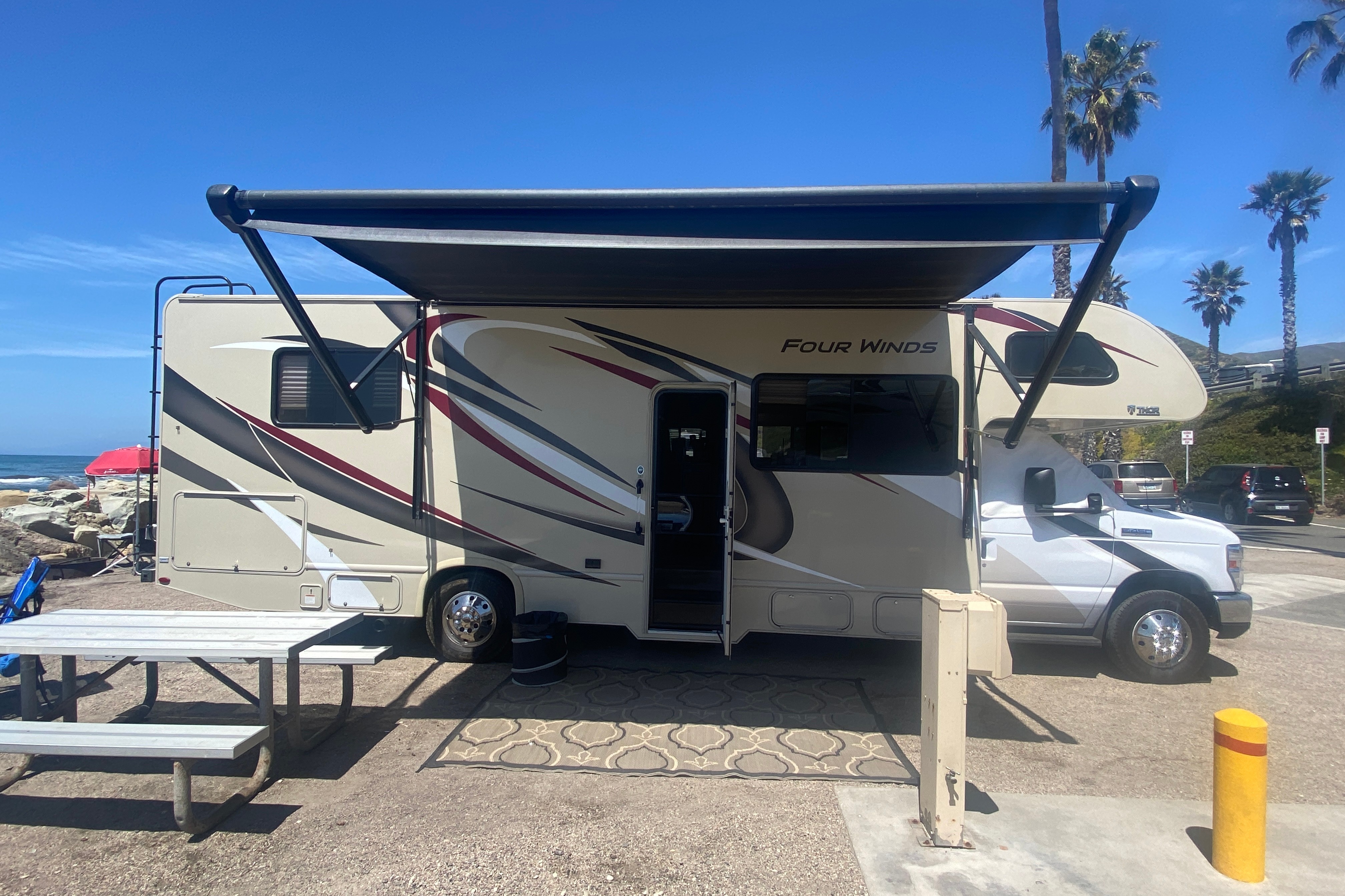 BEATRIX KIDDO - DOG FRIENDLY + 100 FREE MILES PER DAY!