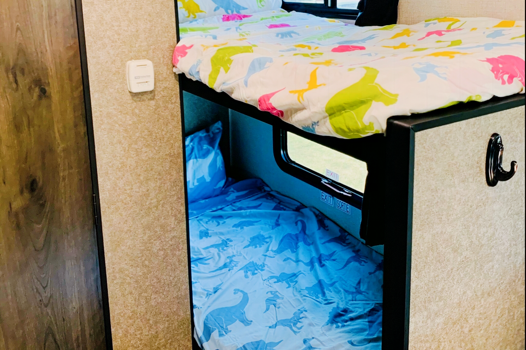 Jay&Sarah's Starcraft Camper